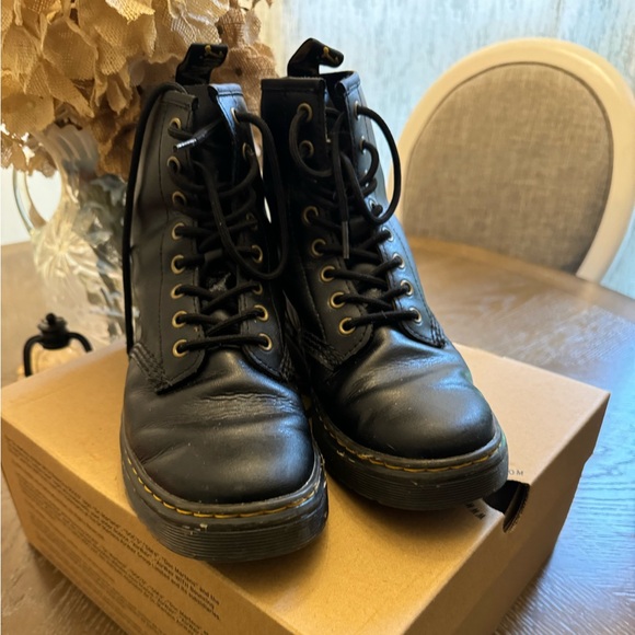 WOMEN'S DR. MARTENS ZAVALA COMBAT BOOTS SIZE US M 7 US L 8. - Picture 1 of 5